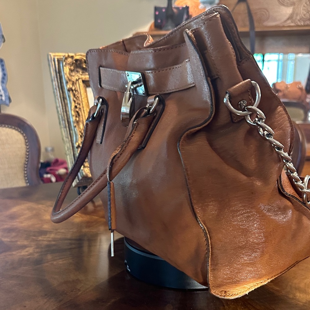Micheal Kors Hampton Bag!! Still sells for 100-250
This bag keeps its value! - Picture 10 of 10